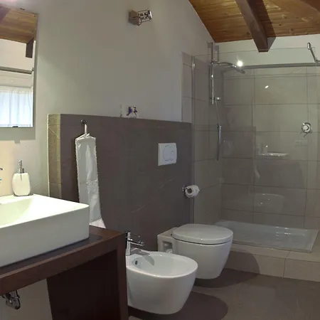 ホテル ロカンダ デル トロ カルデラーラ・ディ・レーノ